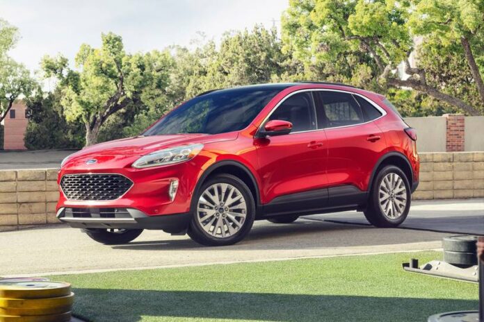 2021_ford_escape_4dr-suv_titanium_fq_oem_1_815x543